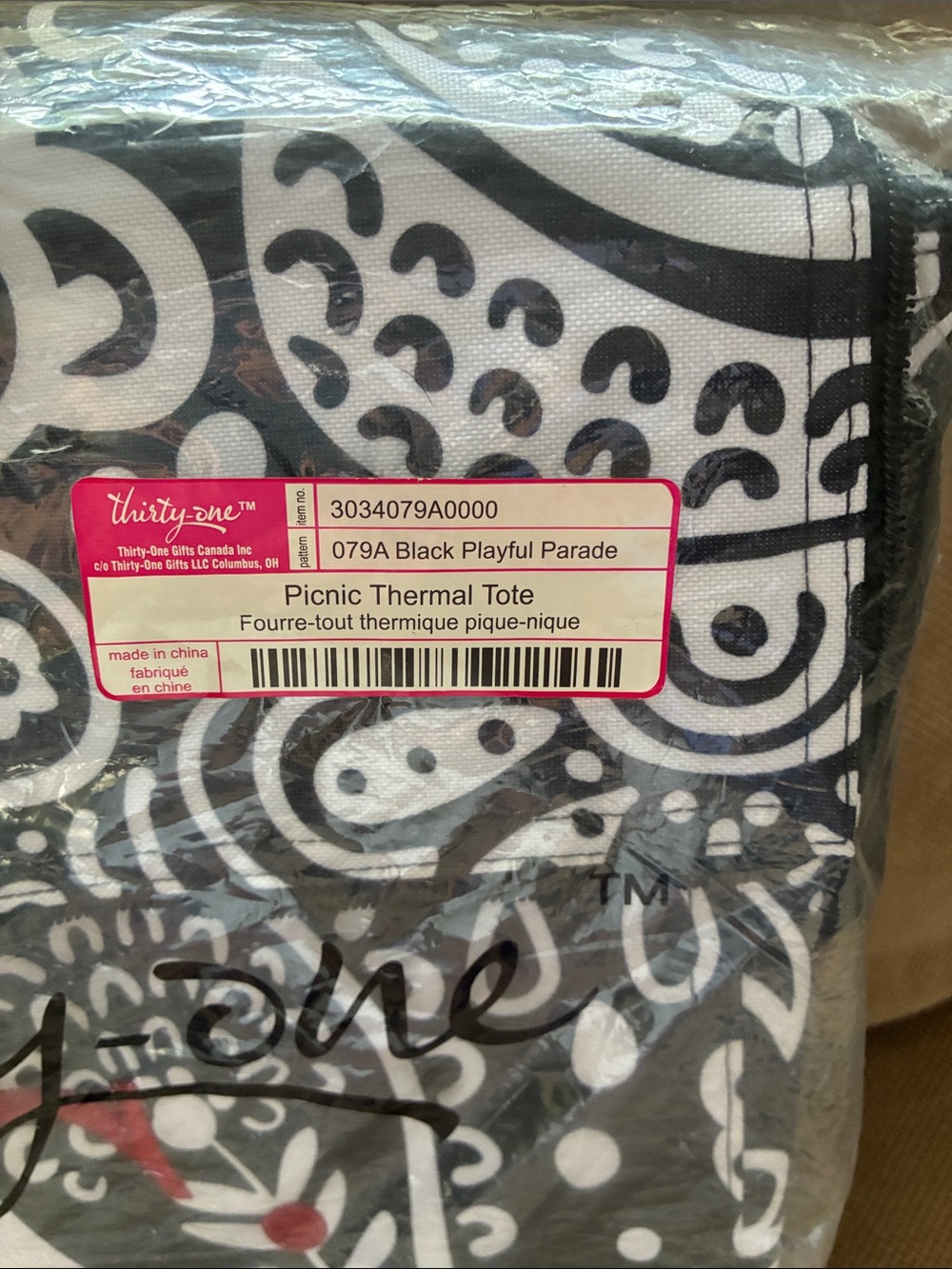 New in package thirty-one Black & White Paisley insulated picnic tote - Picture 2 of 3